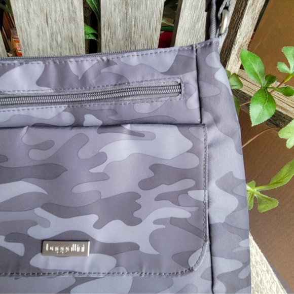 NWT Baggallini Town Crossbody Gray - Picture 3 of 12